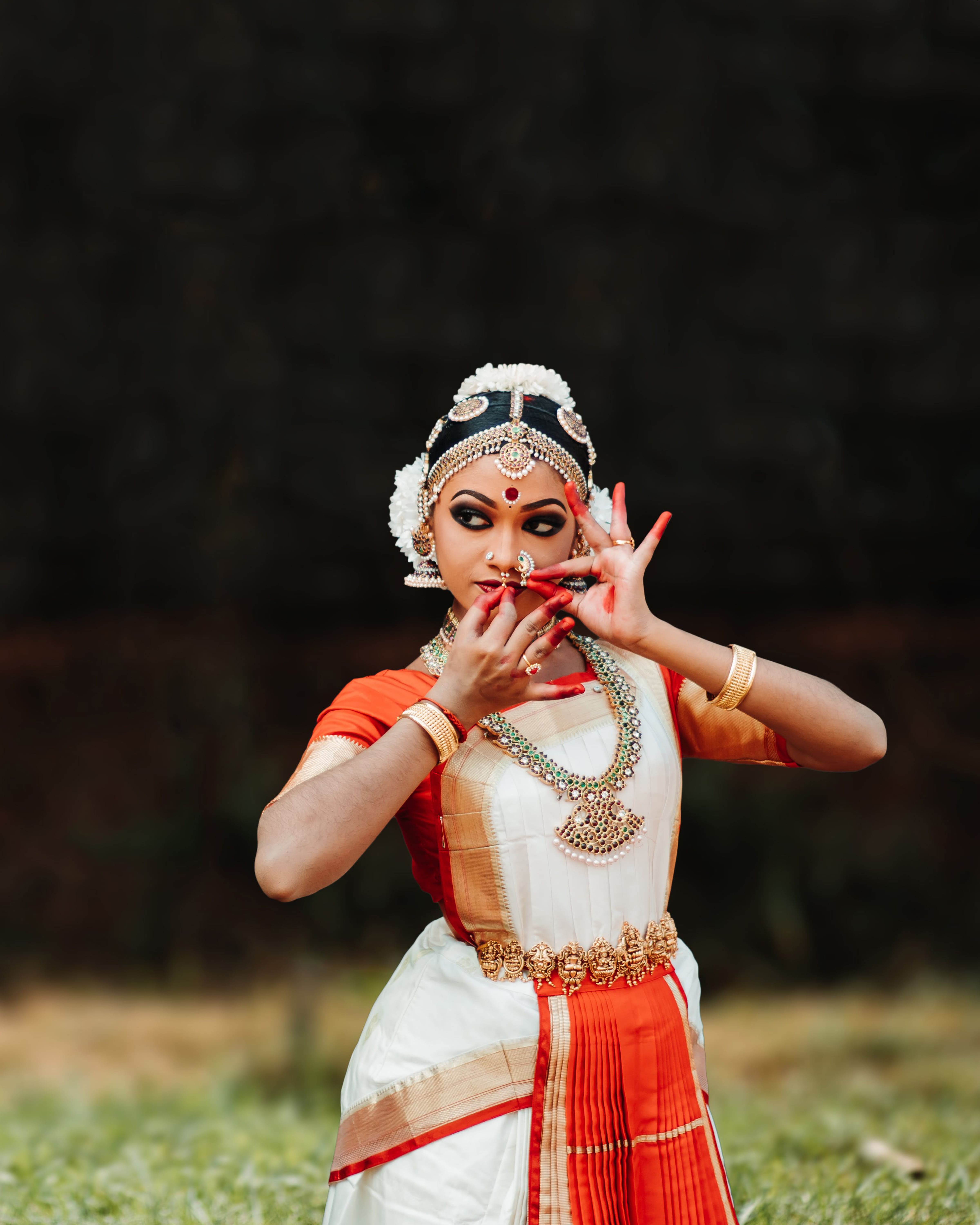 Mohiniyattam